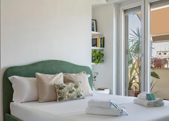 Luminoso Accanto Fermata Metro Cipro * Roma